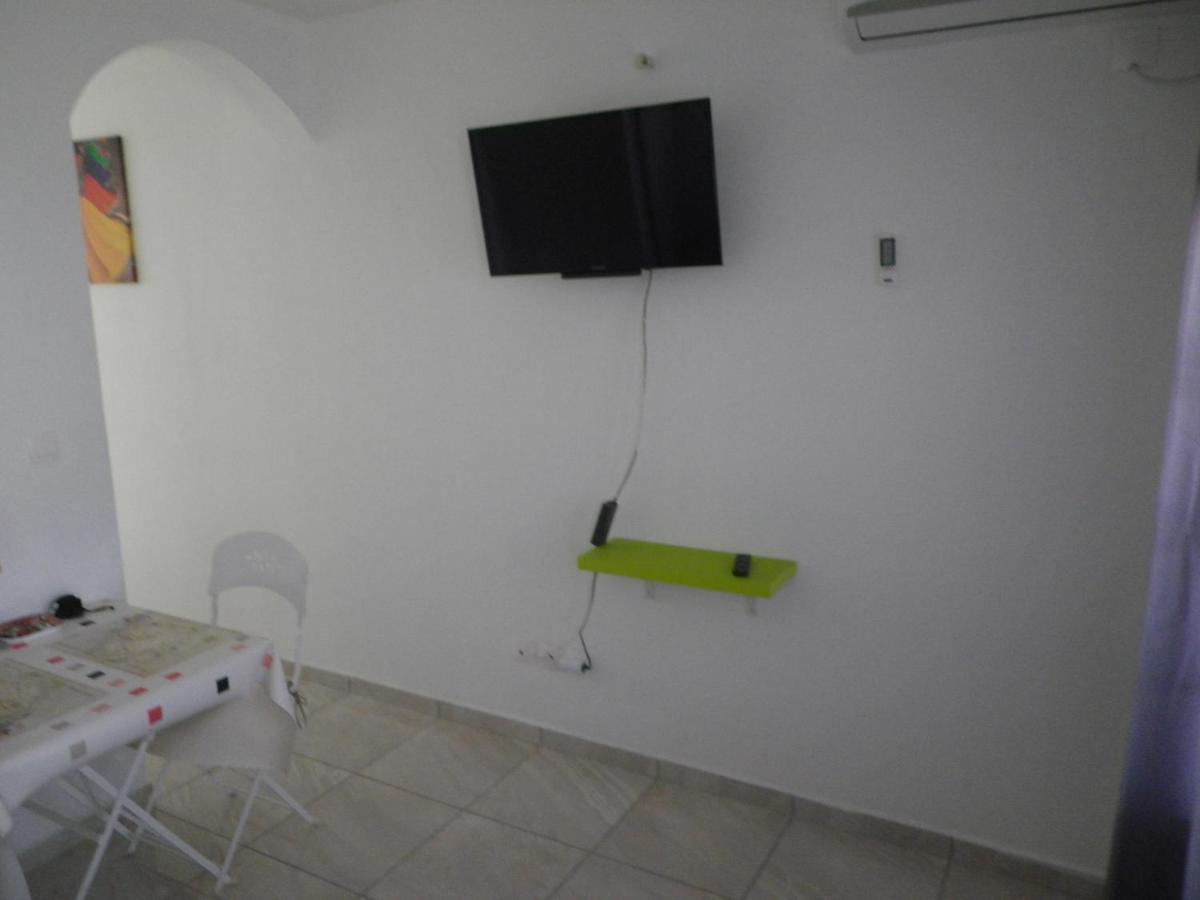 Immeuble Nebot Apartment Grand-Bourg  Bagian luar foto