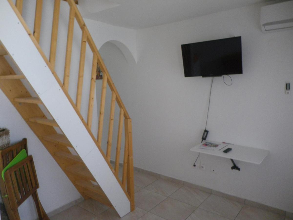 Immeuble Nebot Apartment Grand-Bourg  Bagian luar foto