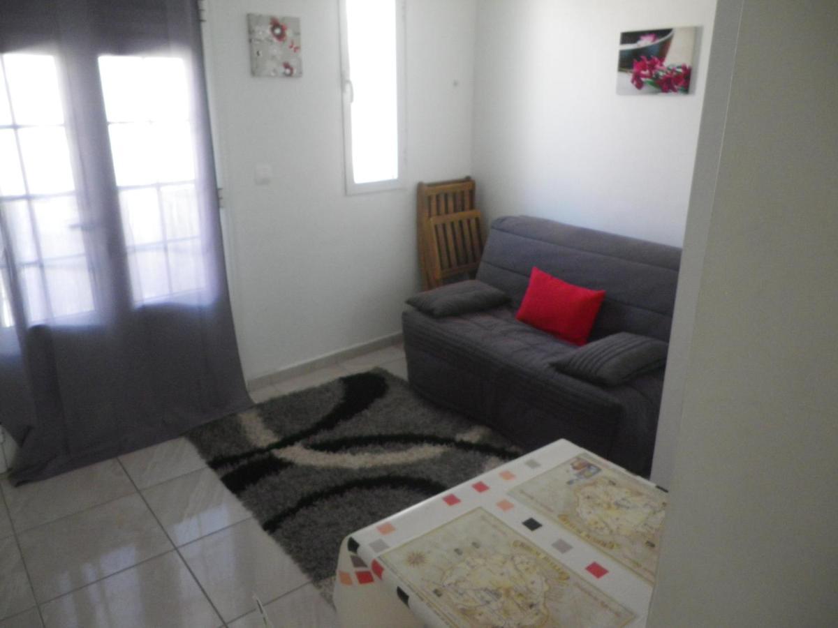 Immeuble Nebot Apartment Grand-Bourg  Bagian luar foto